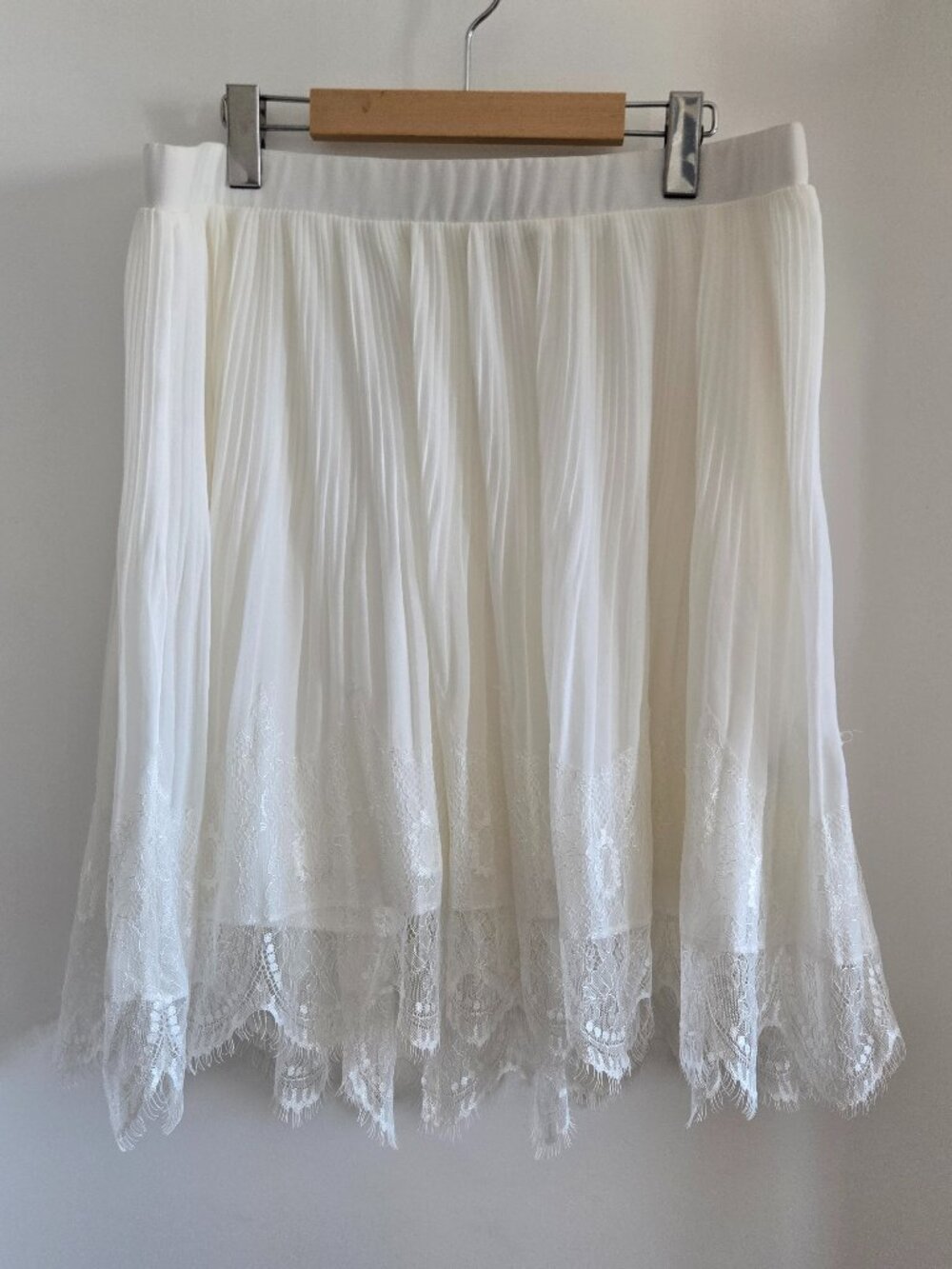 Torrid White Pleated Lace-Hem Skirt – Size 14